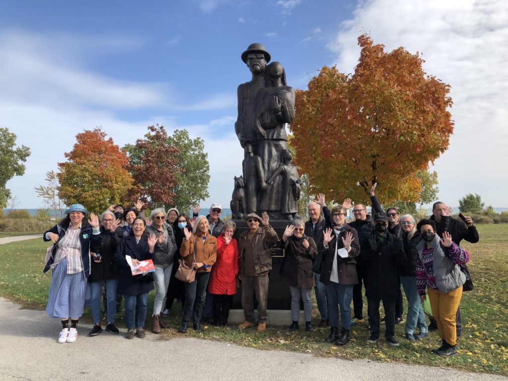 Photo of Cross-Chicago Tour attendees with Roman Villarreal in front of his sculpture "Tribute to the Past"